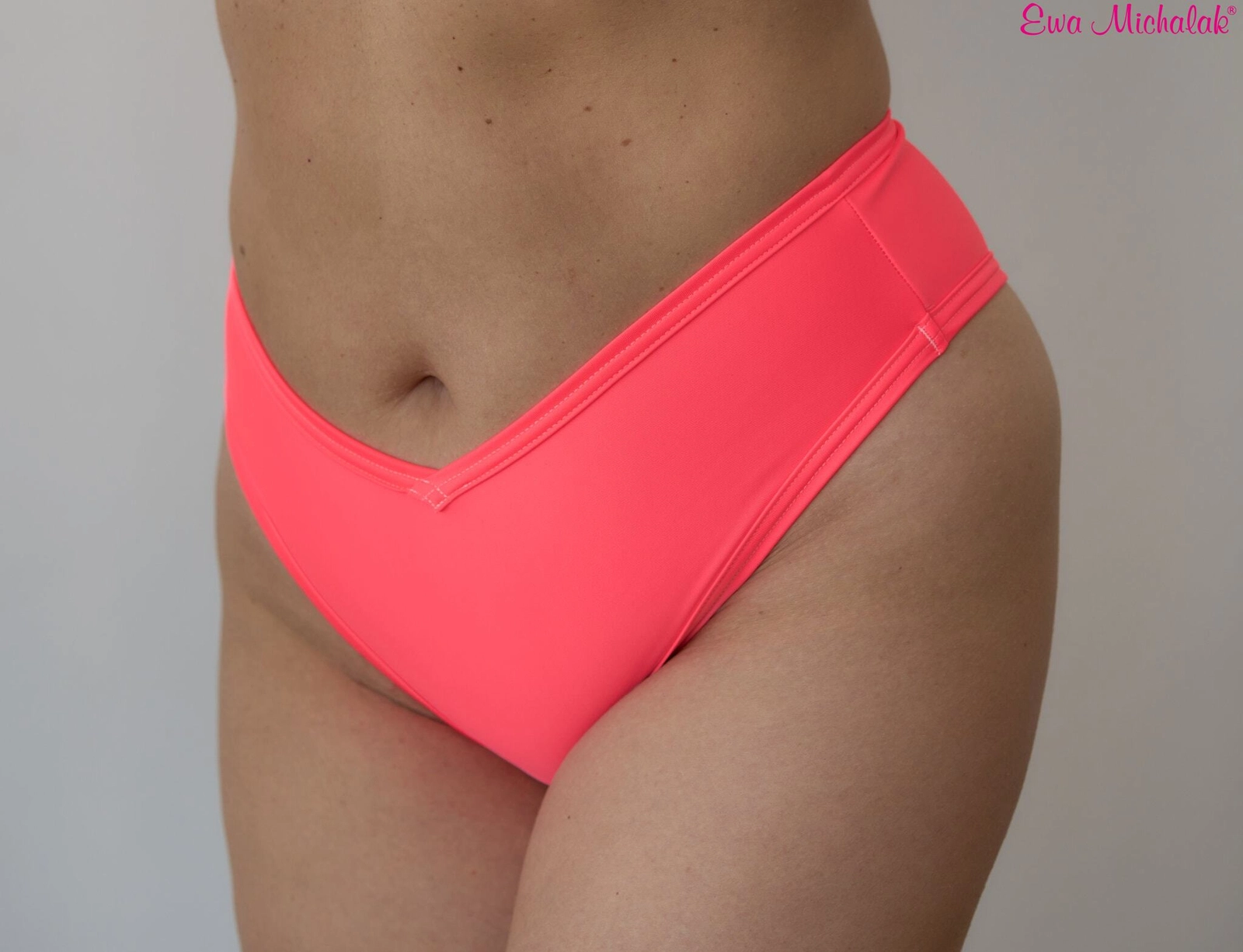 Brazilian Briefs to the Swimsuit V Wściekły Koral